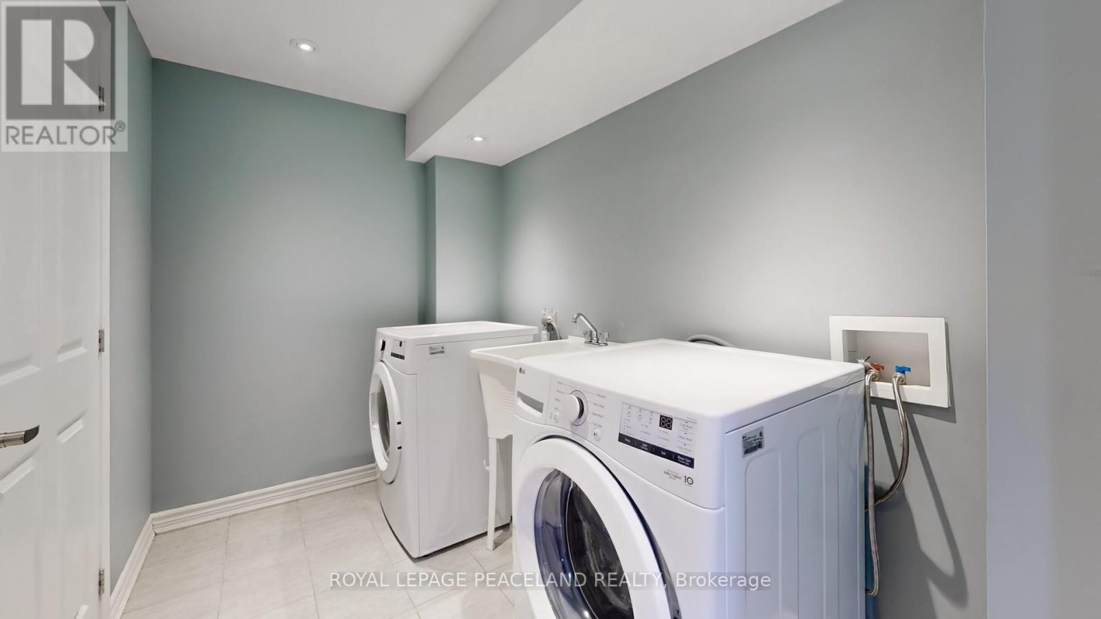 Photo 41 of 16 Lealinds Road, Vaughan ON