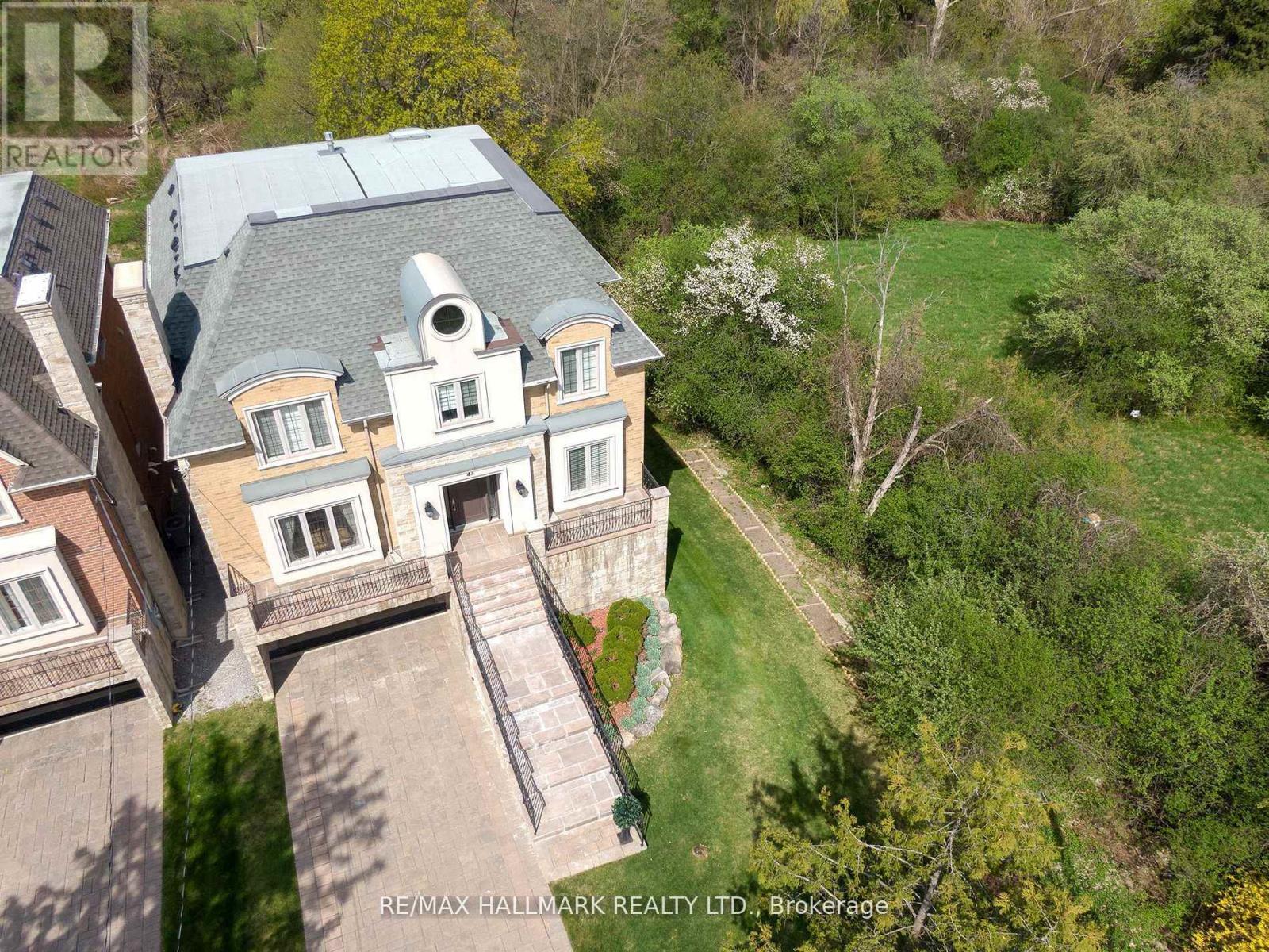 Photo 12 of 4 A Long Hill Drive, Richmond Hill ON