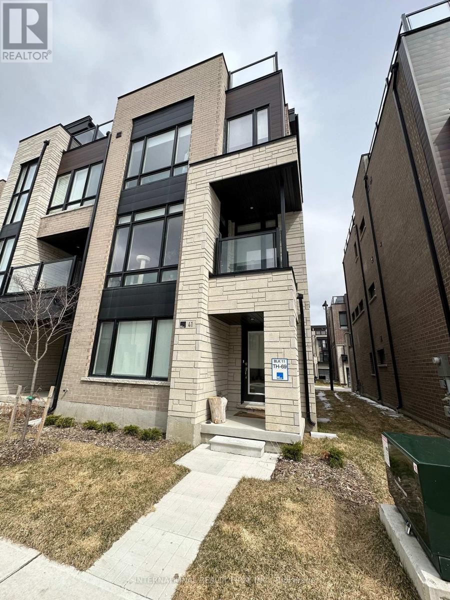 Photo 4 of 41 Ingersoll Lane, Richmond Hill ON