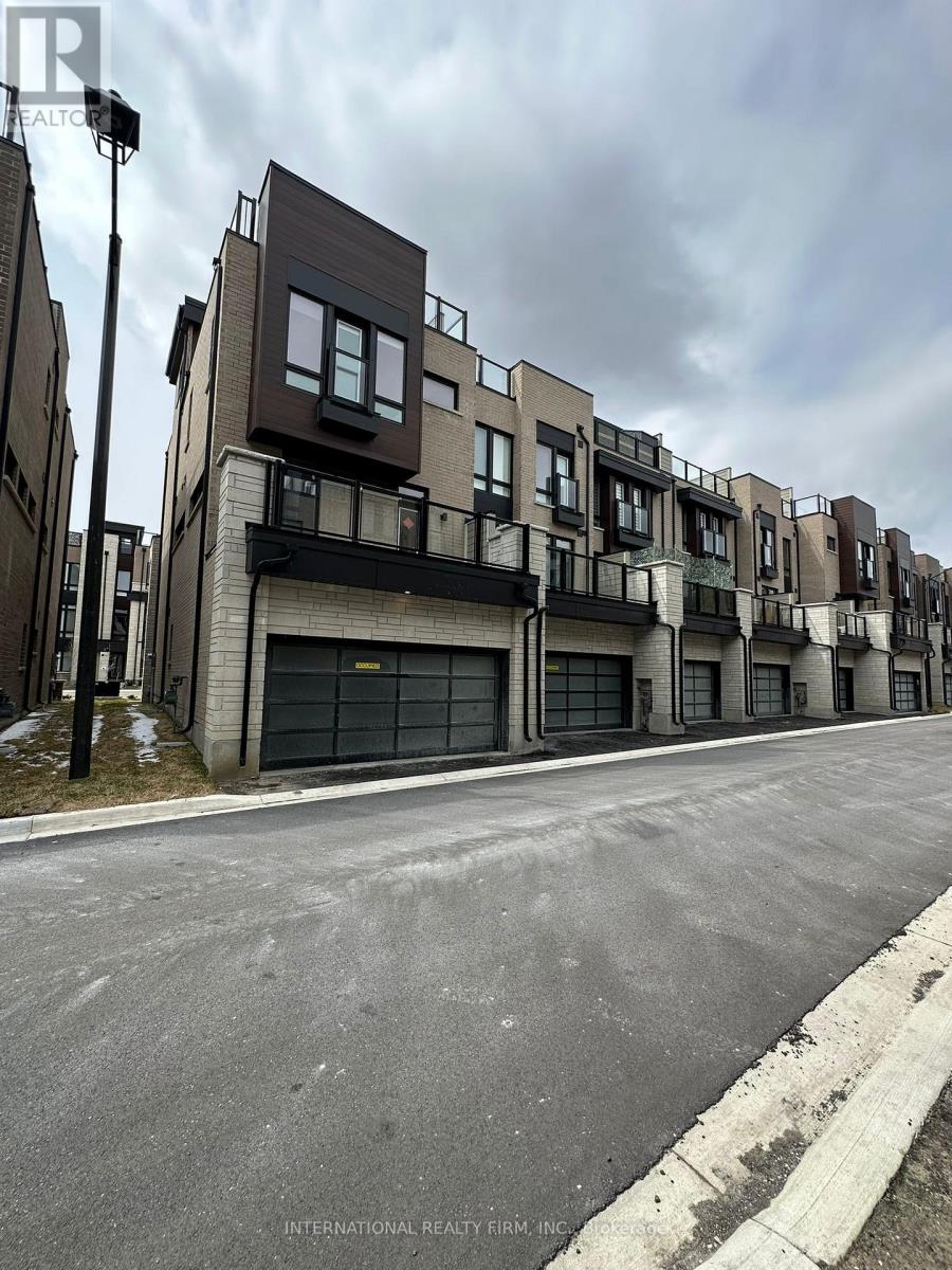 Photo 3 of 41 Ingersoll Lane, Richmond Hill ON