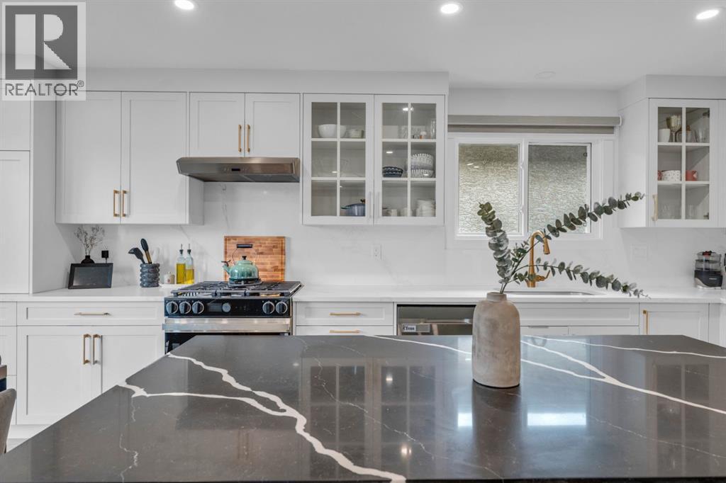 Single Family House 4 Level for Sale in  Bermuda Way NW Beddington Heights Calgary 