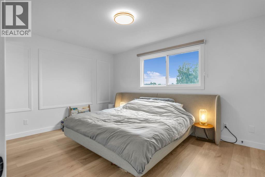 Single Family House 4 Level for Sale in  Bermuda Way NW Beddington Heights Calgary 
