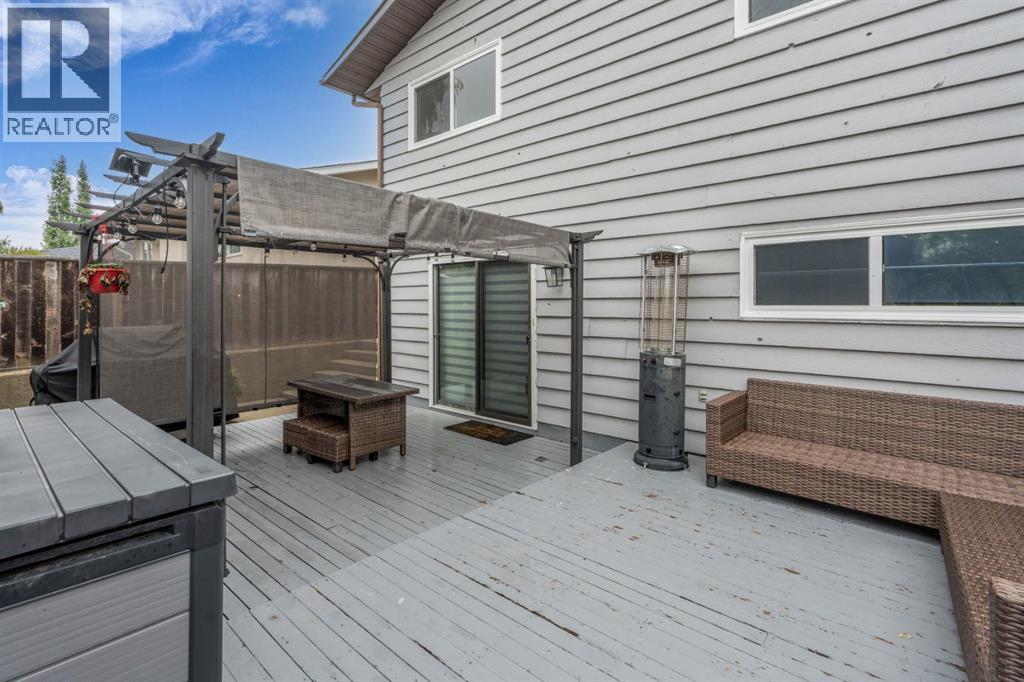 Single Family House 4 Level for Sale in  Bermuda Way NW Beddington Heights Calgary 