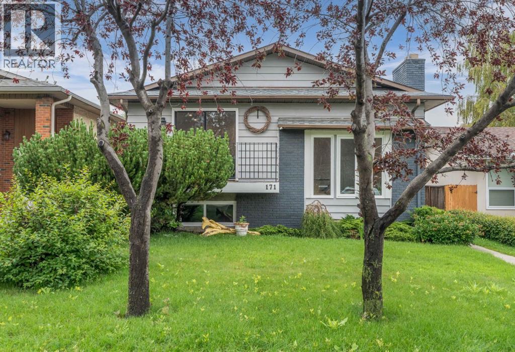 Single Family House 4 Level for Sale in  Bermuda Way NW Beddington Heights Calgary 