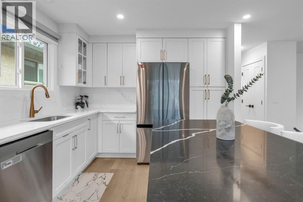 Single Family House 4 Level for Sale in  Bermuda Way NW Beddington Heights Calgary 