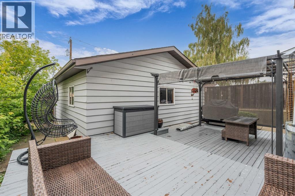 Single Family House 4 Level for Sale in  Bermuda Way NW Beddington Heights Calgary 