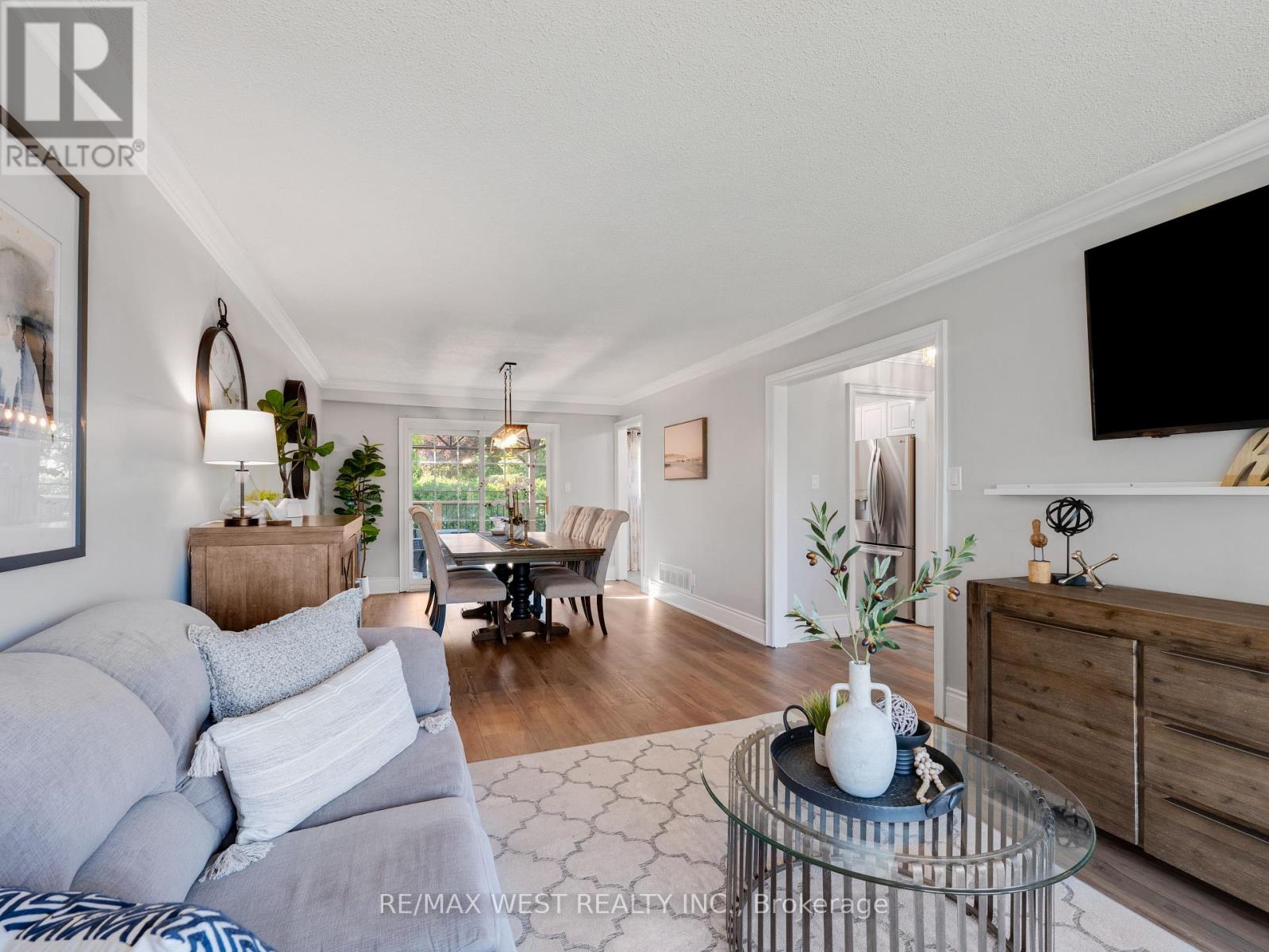 Photo 11 of 149 Ellwood Drive W, Caledon ON