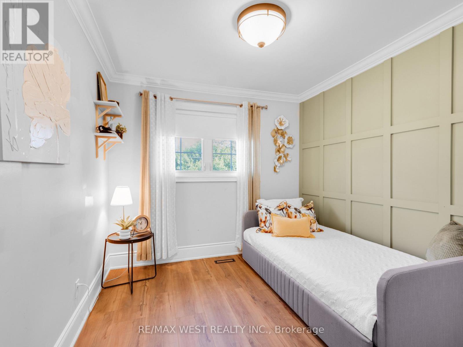 Photo 23 of 149 Ellwood Drive W, Caledon ON
