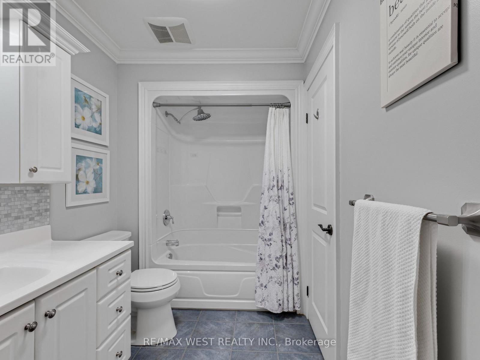 Photo 29 of 149 Ellwood Drive W, Caledon ON