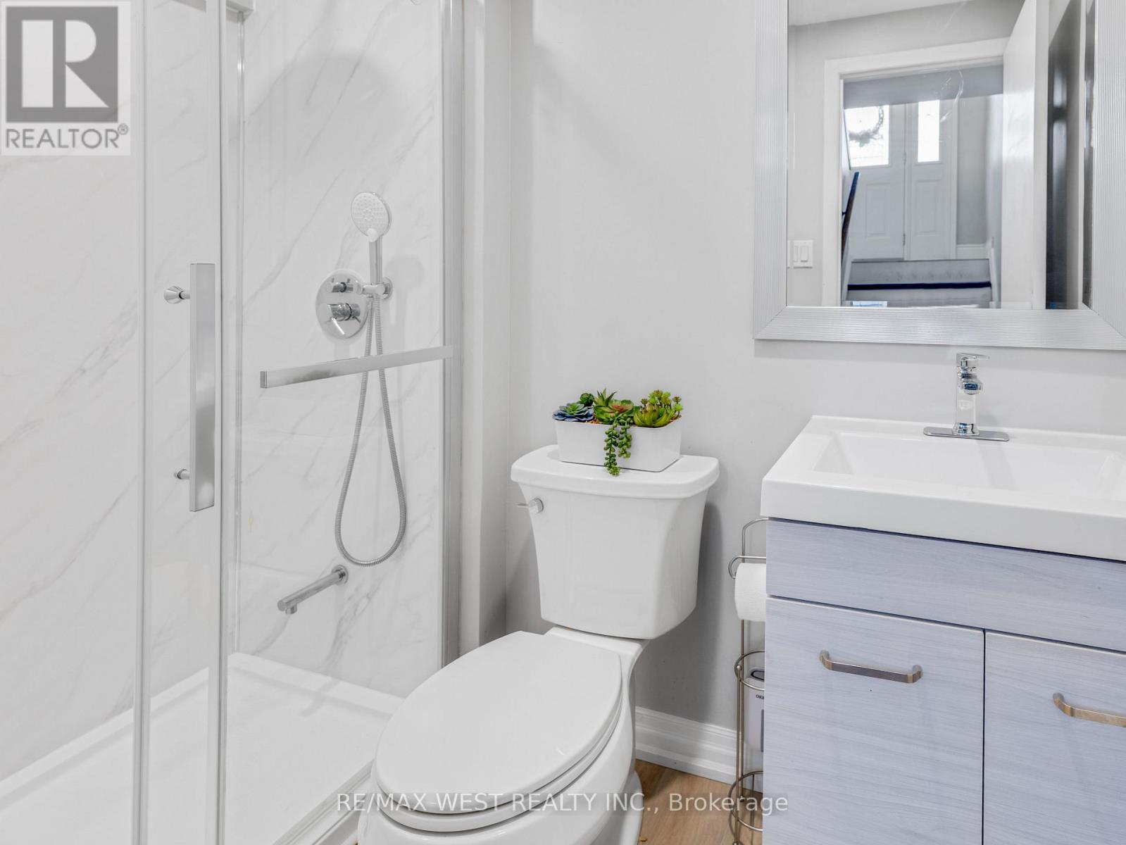 Photo 32 of 149 Ellwood Drive W, Caledon ON