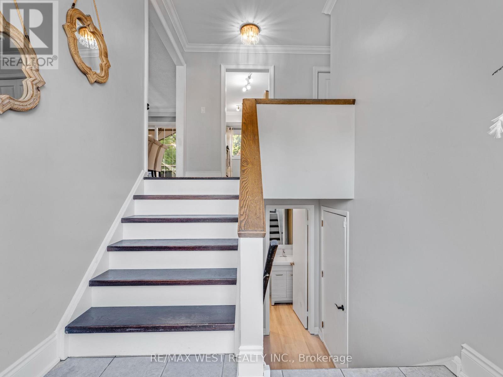 Photo 5 of 149 Ellwood Drive W, Caledon ON