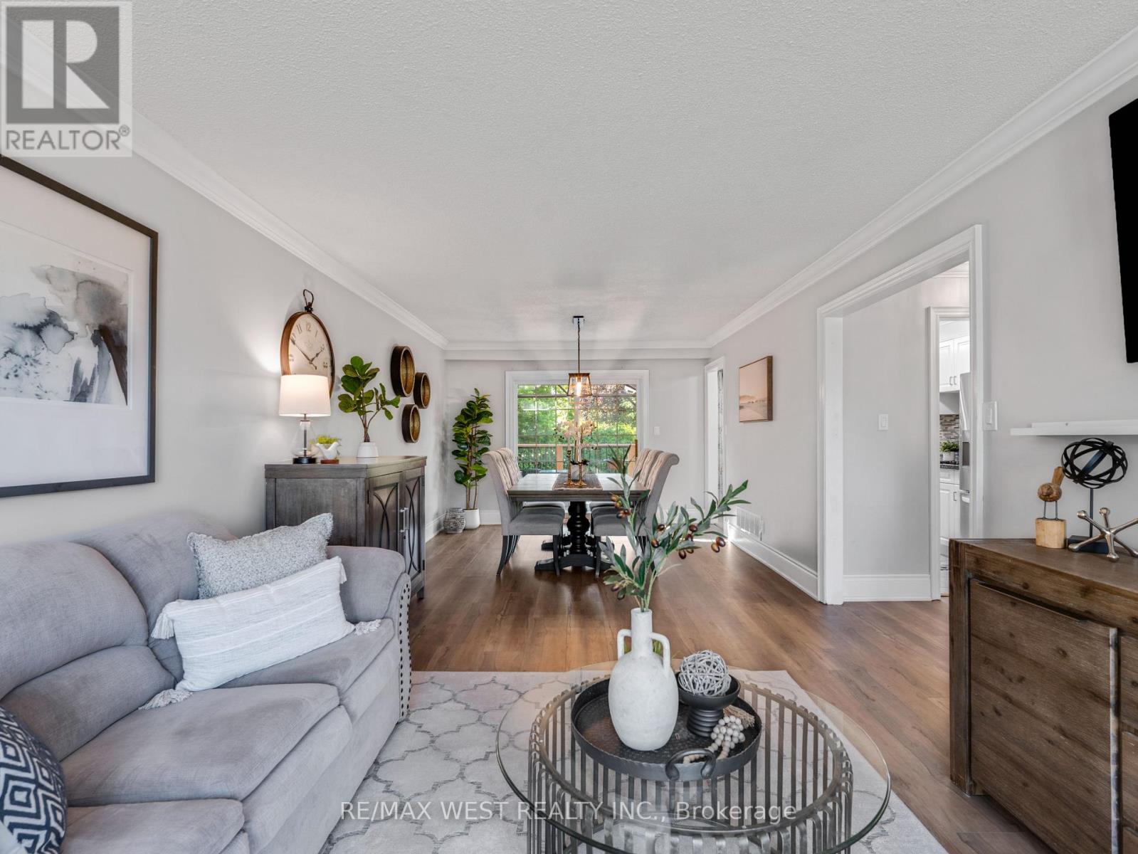 Photo 8 of 149 Ellwood Drive W, Caledon ON