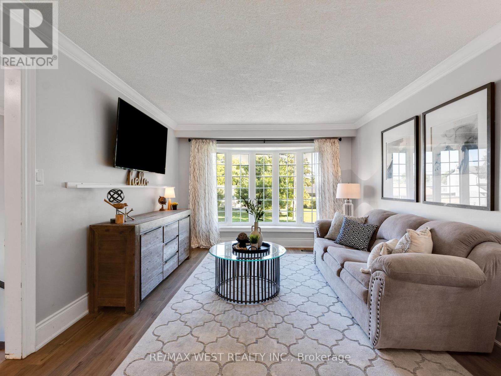Photo 9 of 149 Ellwood Drive W, Caledon ON