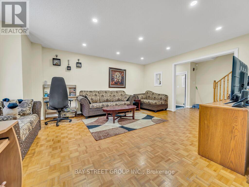 Photo 13 of 97 Quail Feather Crescent, Brampton ON