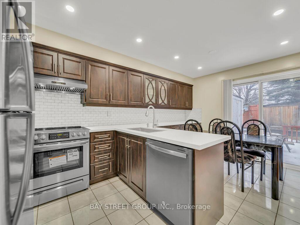 Photo 2 of 97 Quail Feather Crescent, Brampton ON