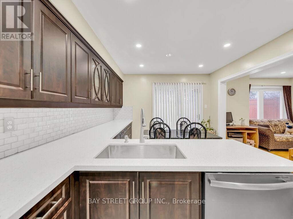 Photo 4 of 97 Quail Feather Crescent, Brampton ON