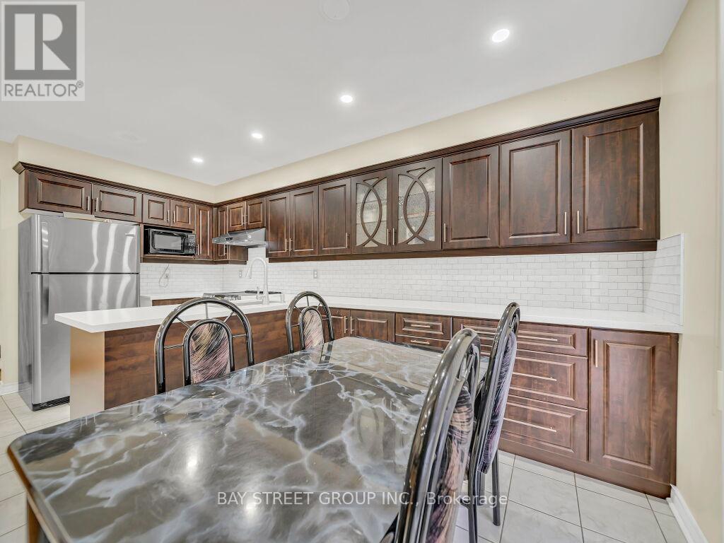 Photo 6 of 97 Quail Feather Crescent, Brampton ON