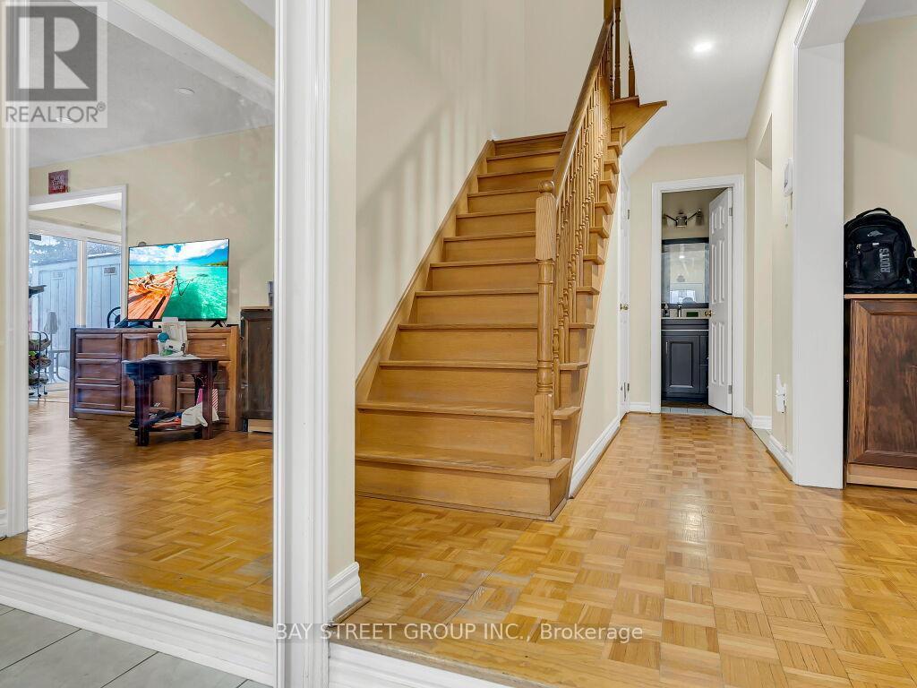 Photo 9 of 97 Quail Feather Crescent, Brampton ON