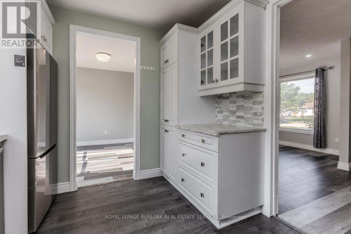 Photo 31 of 2458 Martin Court, Burlington ON