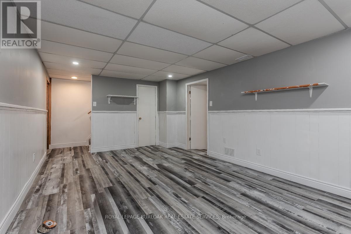 Photo 4 of 2458 Martin Court, Burlington ON