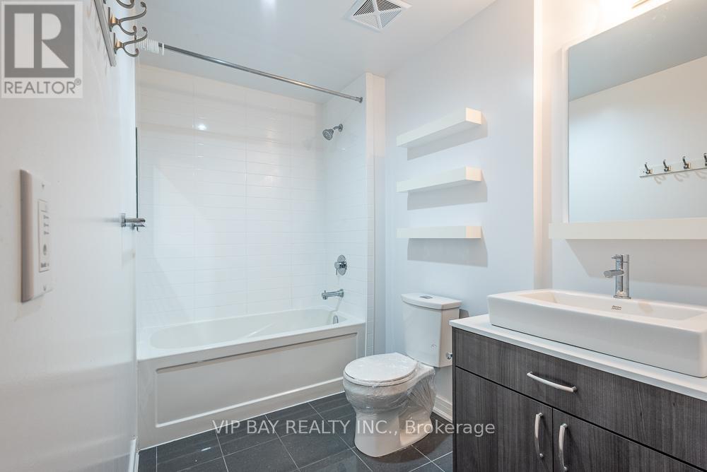 Photo 12 of Nw 817 9201 Yonge Street, Richmond Hill ON