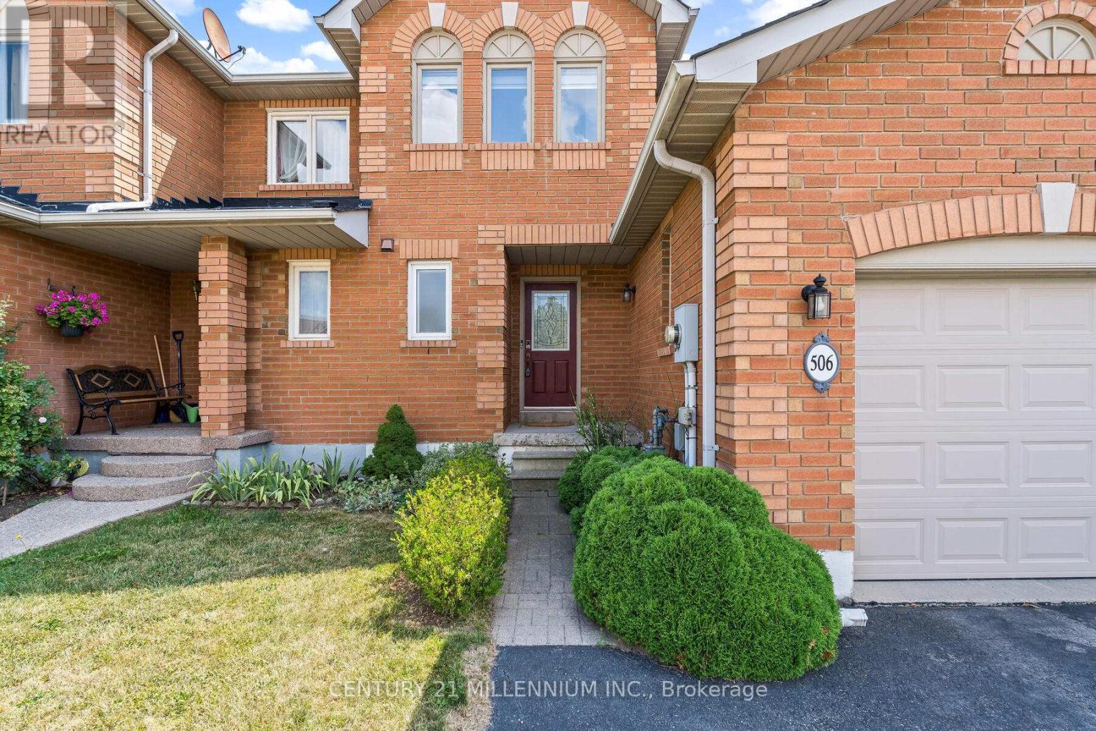 Photo 3 of 506 Taylor Crescent, Burlington ON
