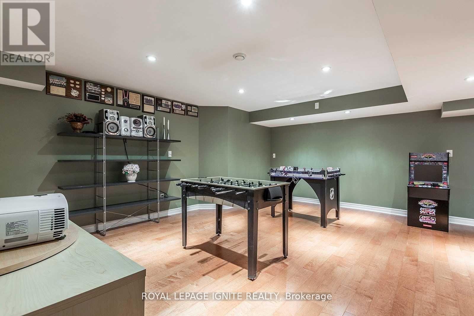 Photo 14 of 16 Chalmers Court, Brampton ON