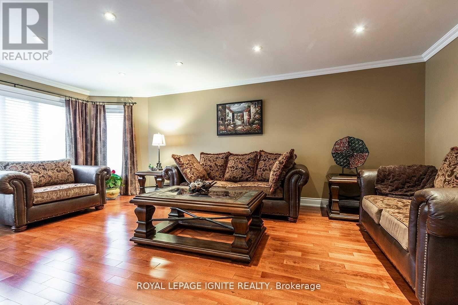 Photo 6 of 16 Chalmers Court, Brampton ON