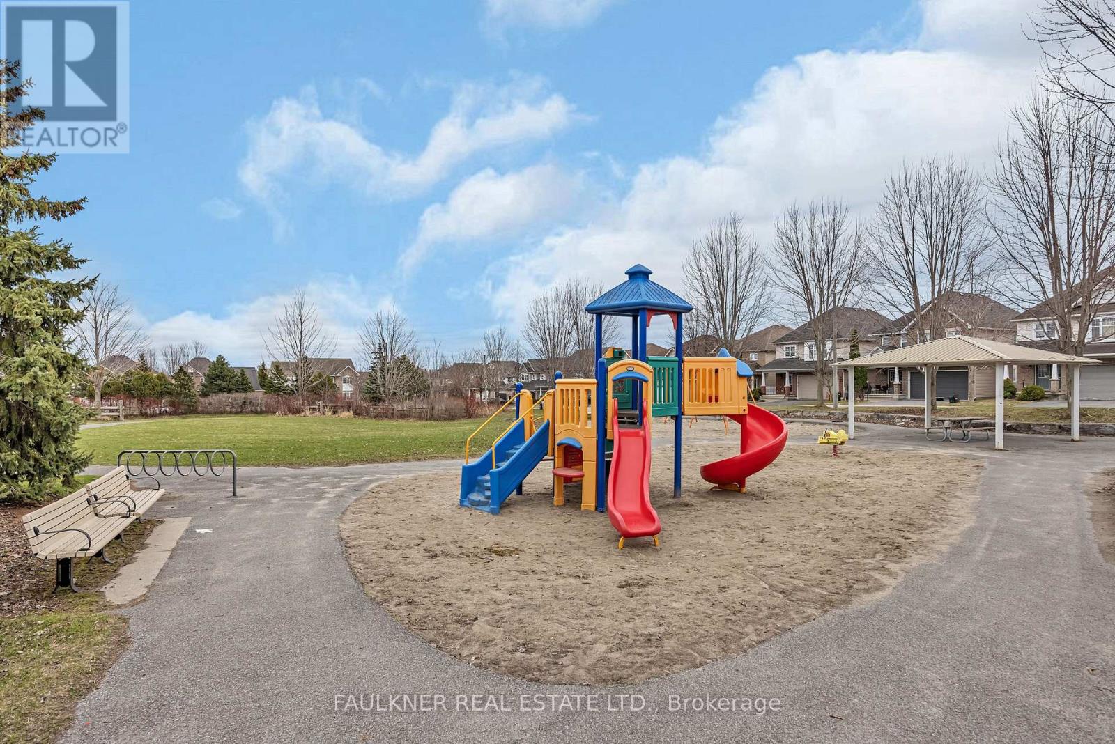 Photo 3 of 197 Flodden Way, Ottawa ON