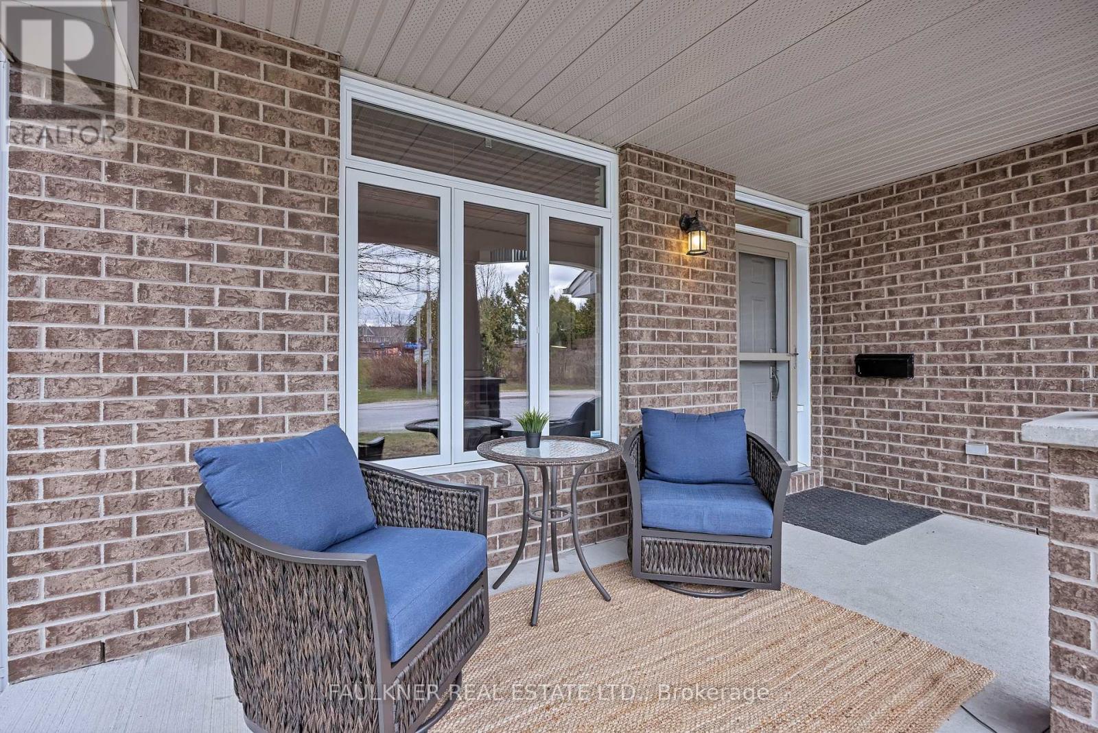 Photo 5 of 197 Flodden Way, Ottawa ON