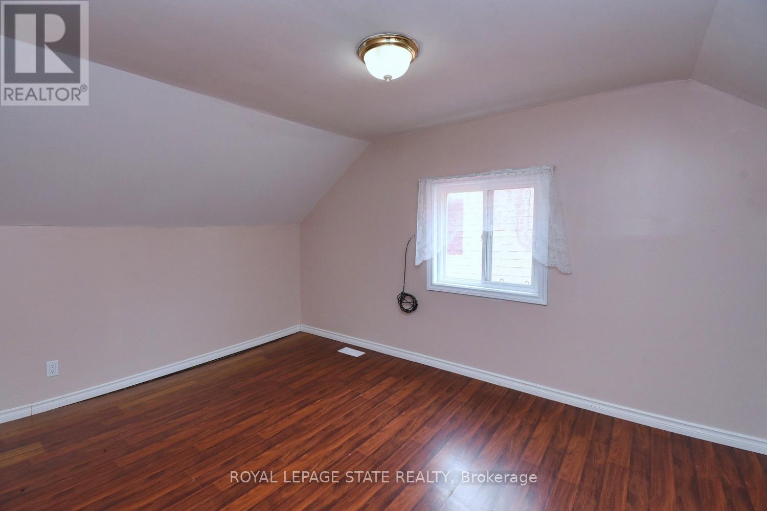 Photo 38 of 120 Clara Street, Thorold ON