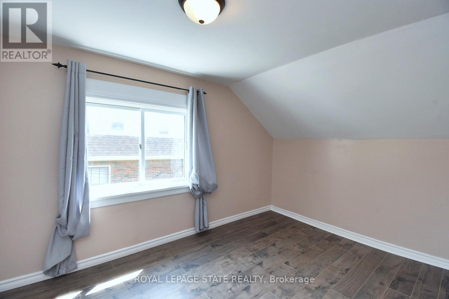 Photo 15 of 120 Clara Street, Thorold ON