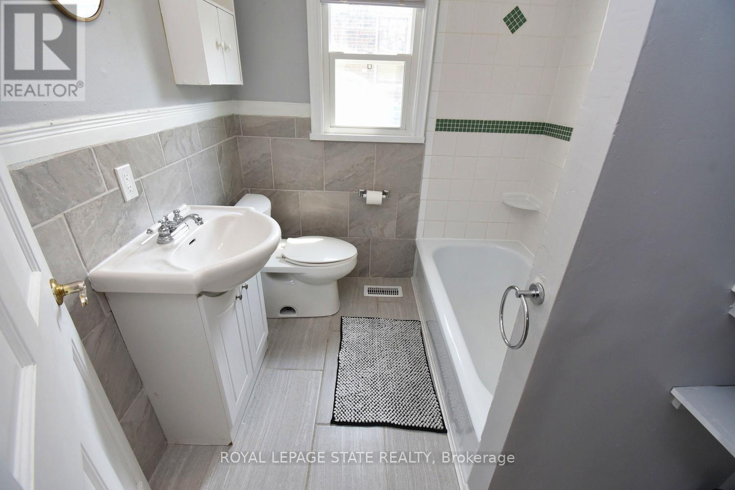 Photo 33 of 120 Clara Street, Thorold ON