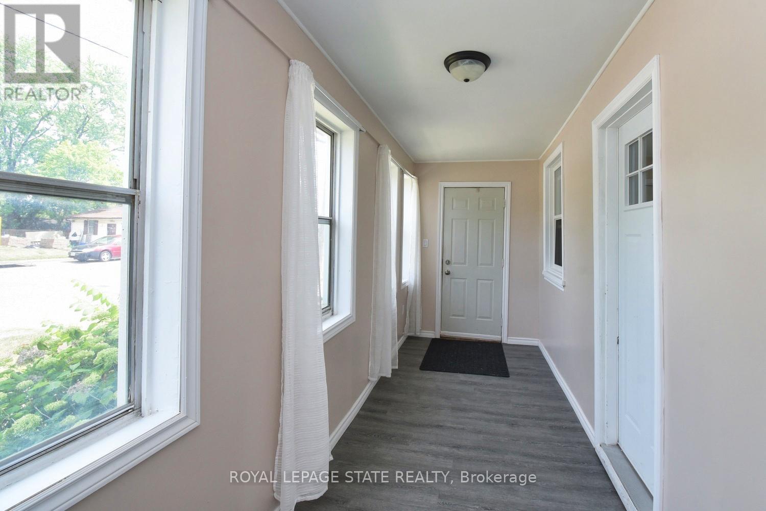 Photo 2 of 120 Clara Street, Thorold ON