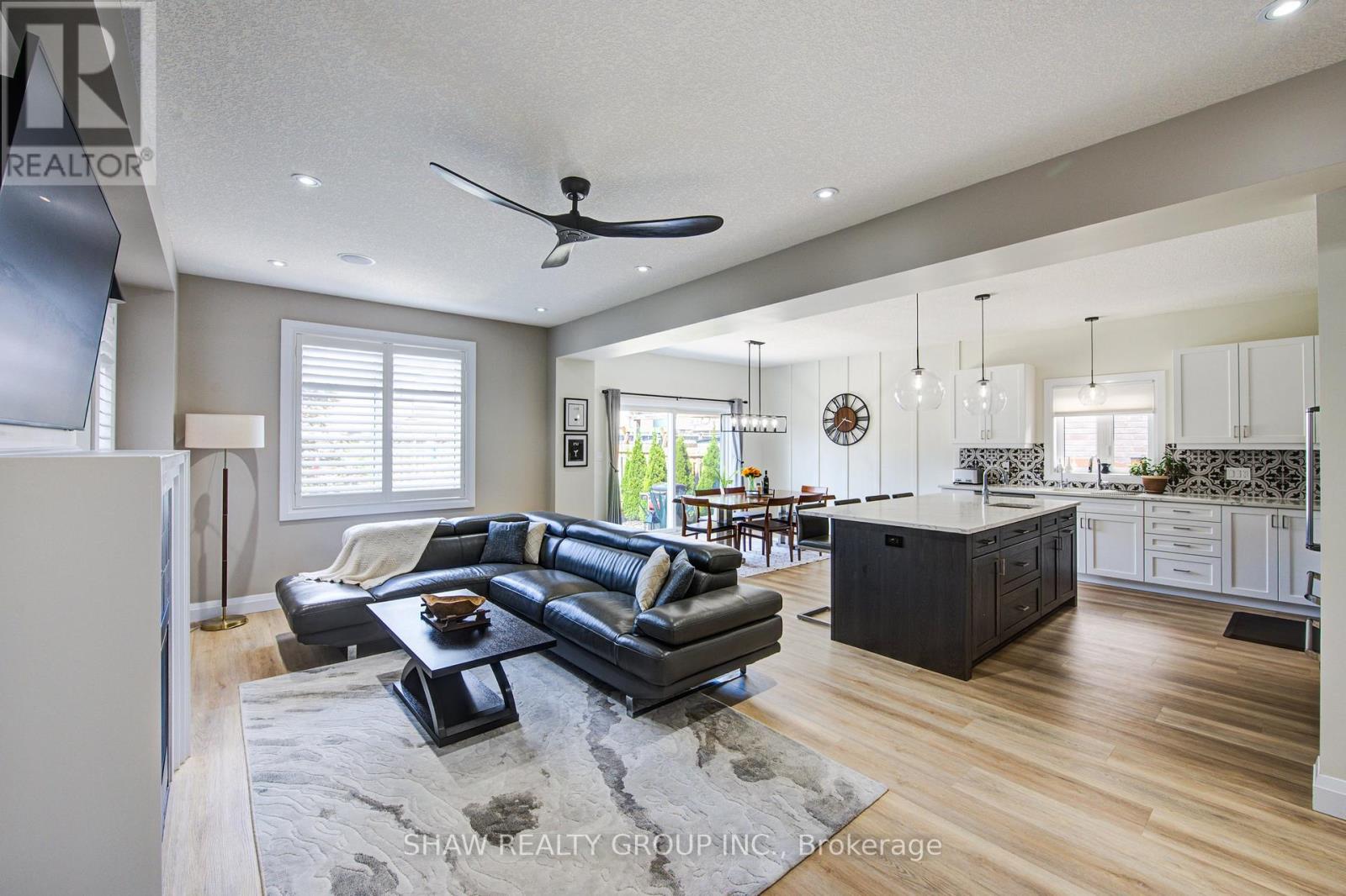 Photo 31 of 32 Arlington Parkway, Brant ON