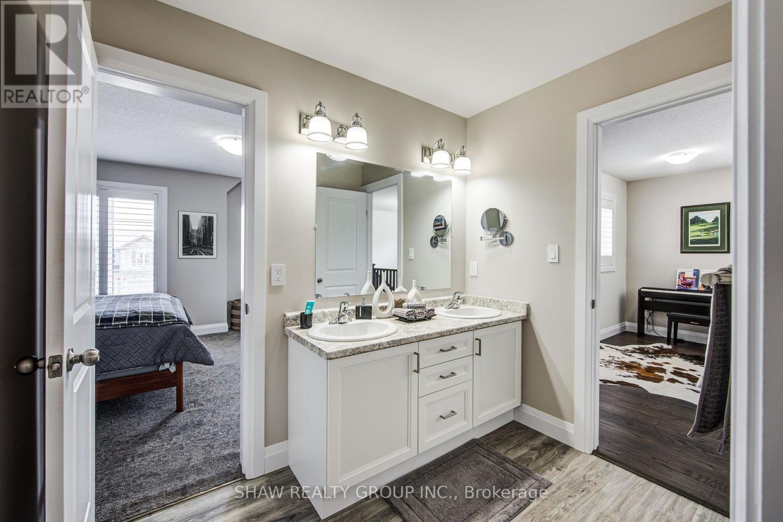 Photo 35 of 32 Arlington Parkway, Brant ON