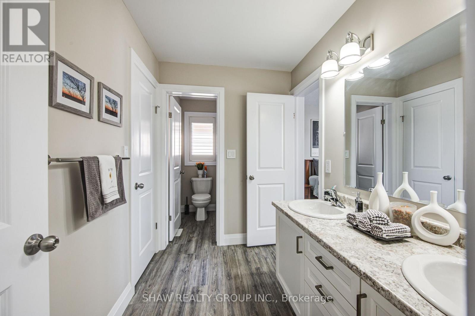 Photo 1 of 32 Arlington Parkway, Brant ON