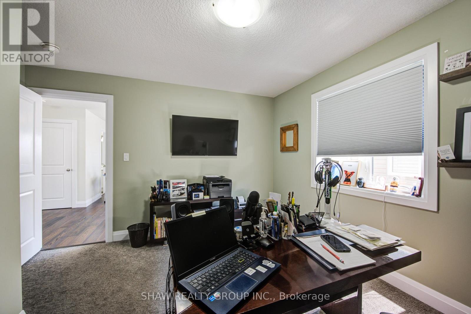 Photo 4 of 32 Arlington Parkway, Brant ON