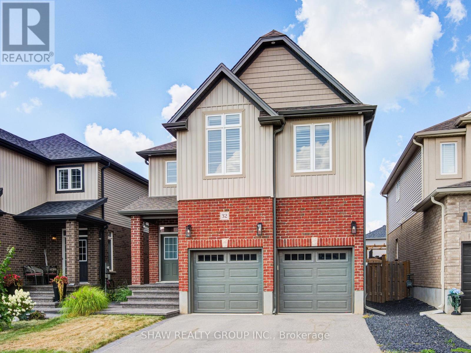 Photo 2 of 32 Arlington Parkway, Brant ON