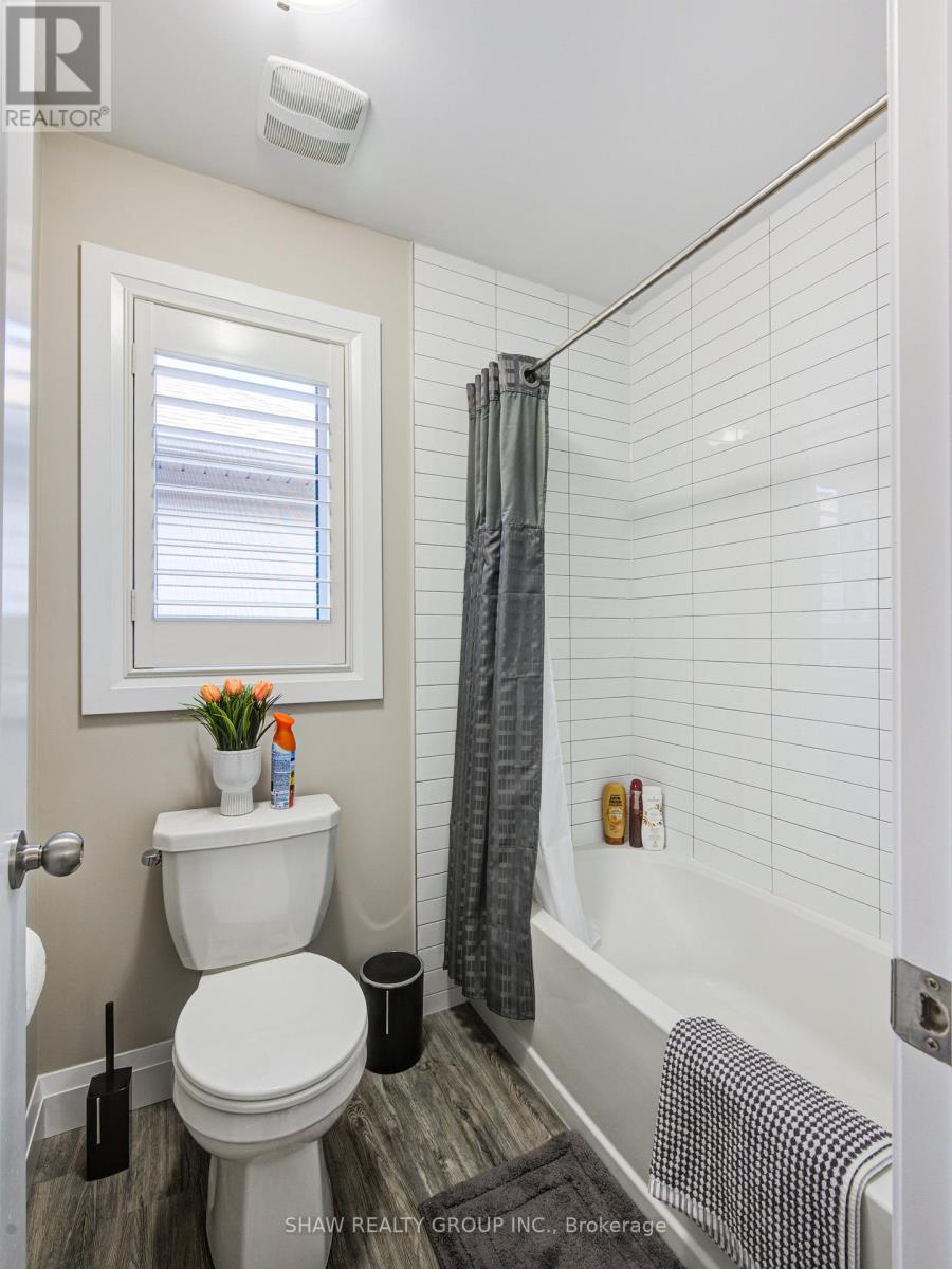 Photo 44 of 32 Arlington Parkway, Brant ON
