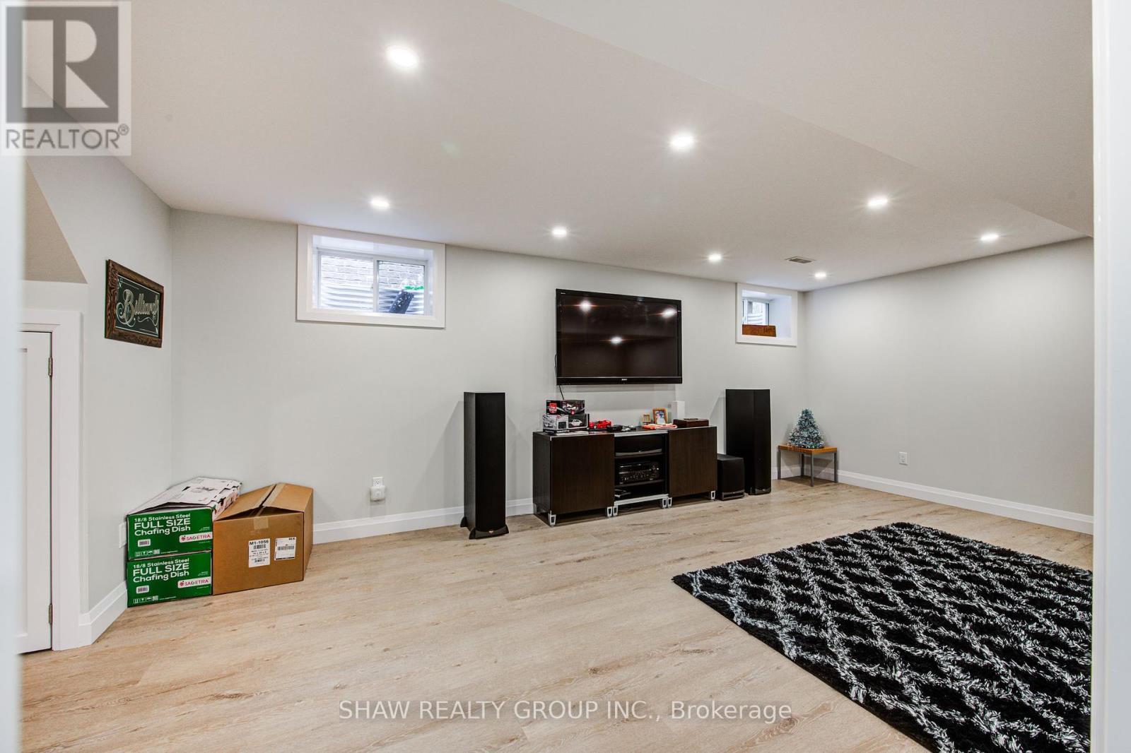 Photo 12 of 32 Arlington Parkway, Brant ON