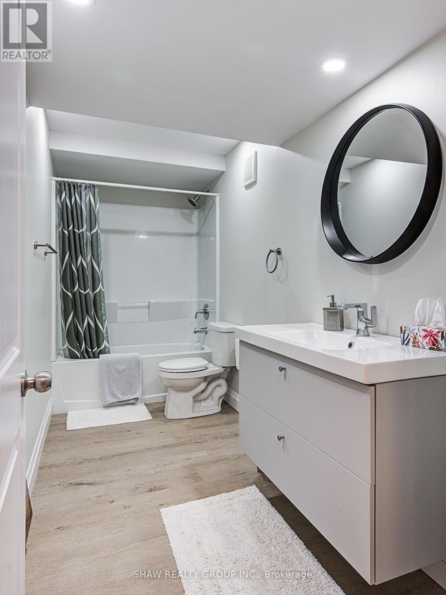 Photo 42 of 32 Arlington Parkway, Brant ON