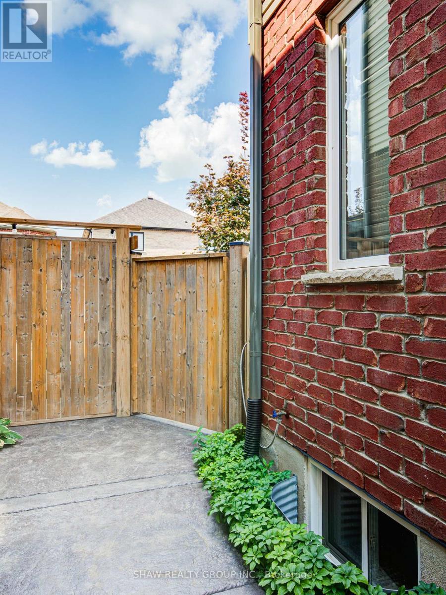 Photo 17 of 32 Arlington Parkway, Brant ON