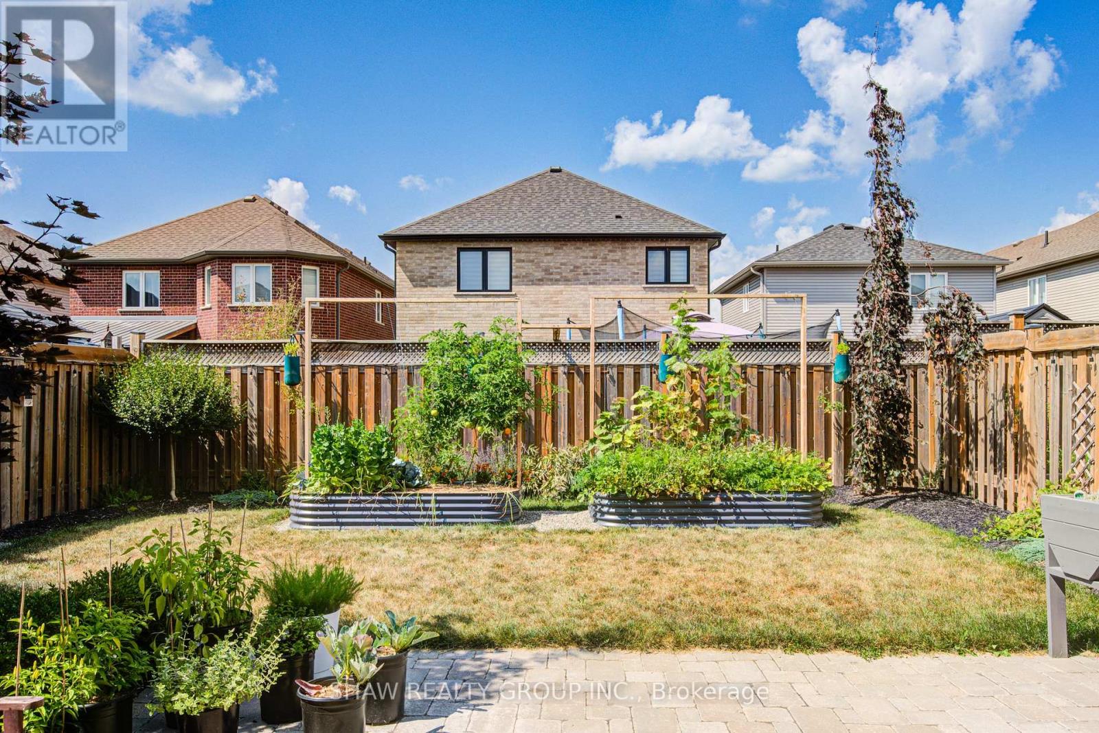 Photo 15 of 32 Arlington Parkway, Brant ON