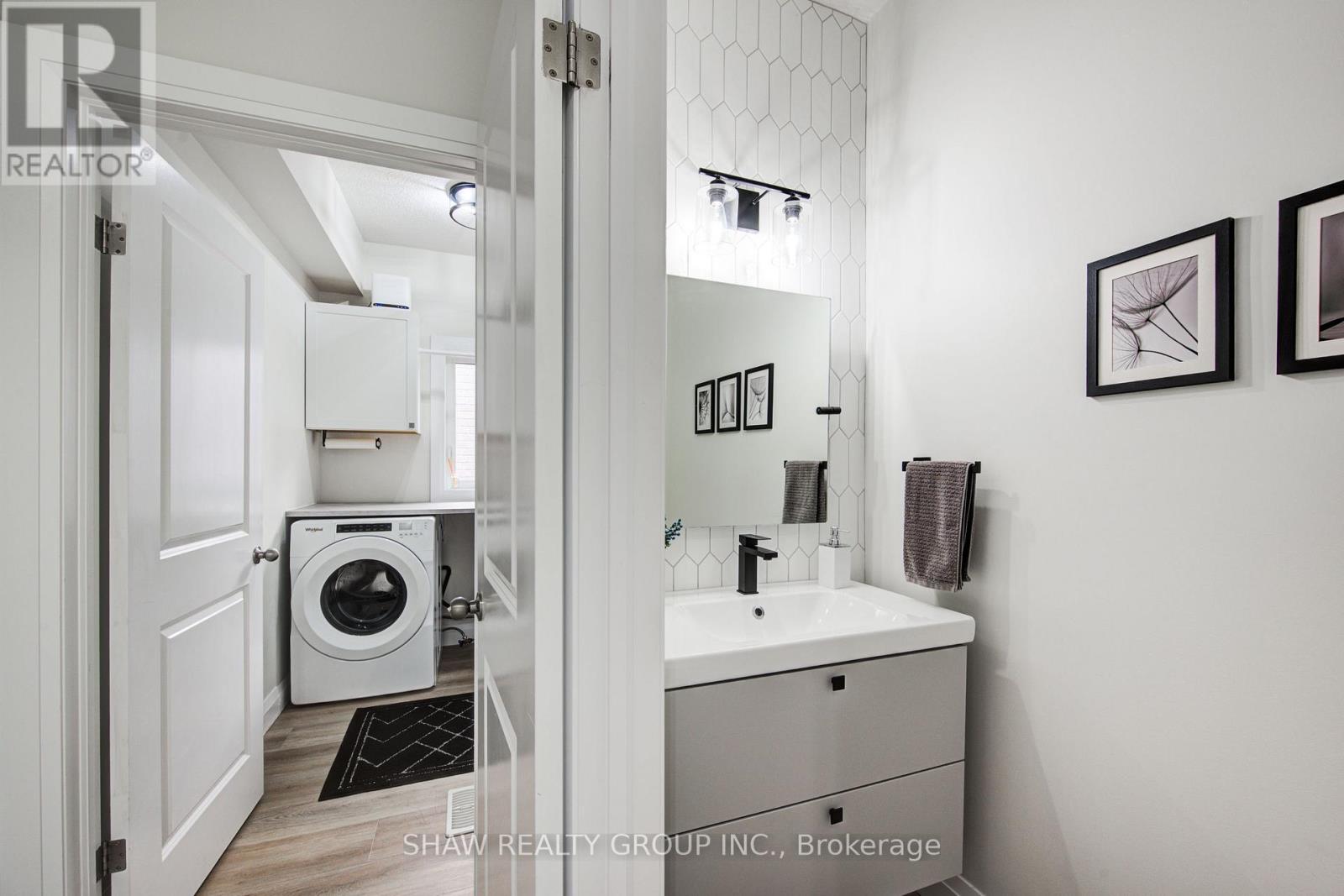 Photo 40 of 32 Arlington Parkway, Brant ON