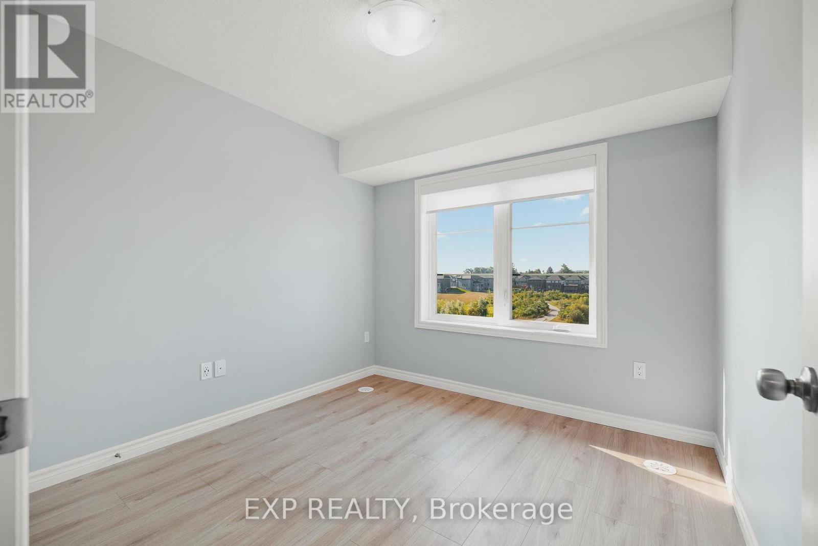Photo 10 of 104 Lomond Lane W, Kitchener ON