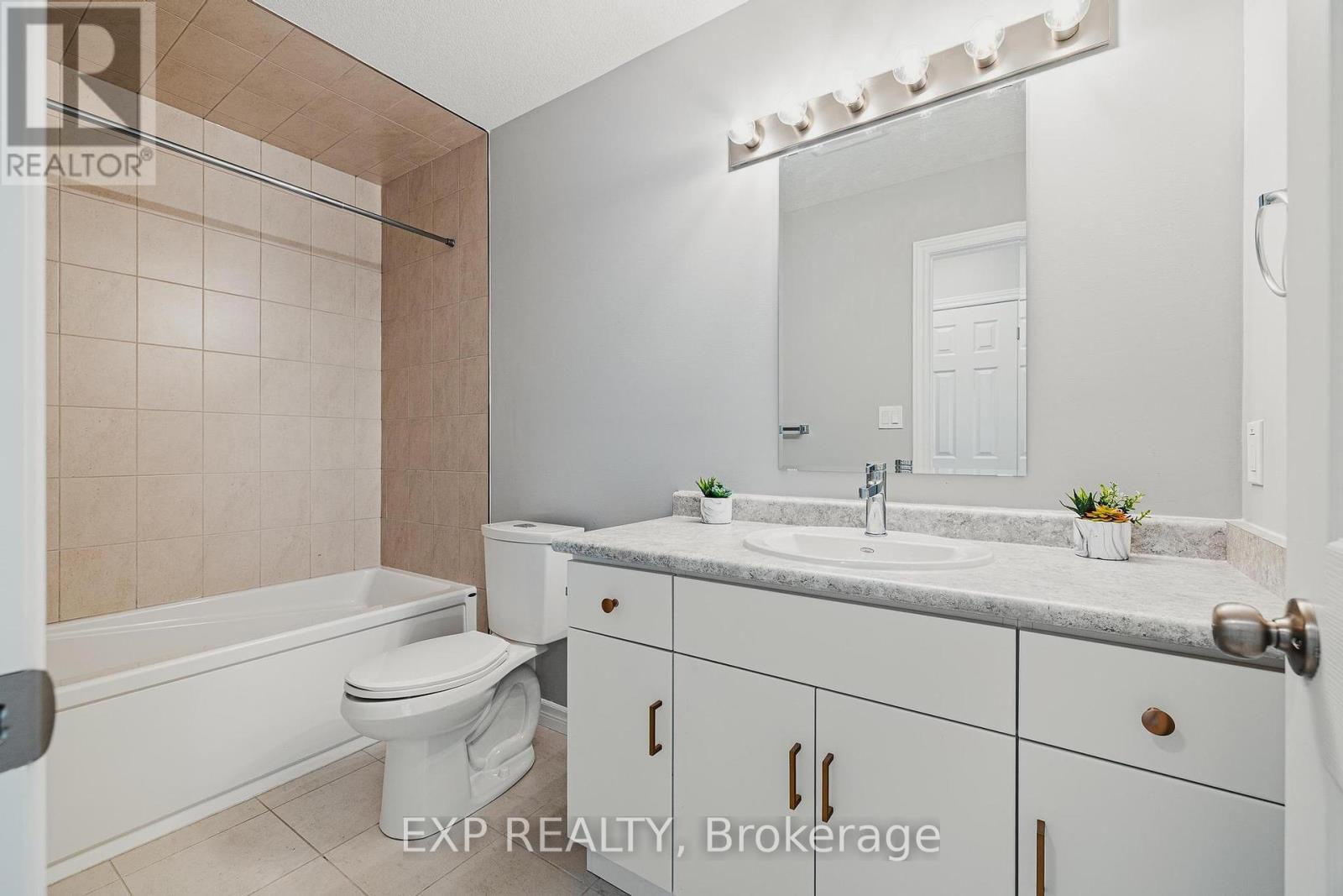 Photo 11 of 104 Lomond Lane W, Kitchener ON