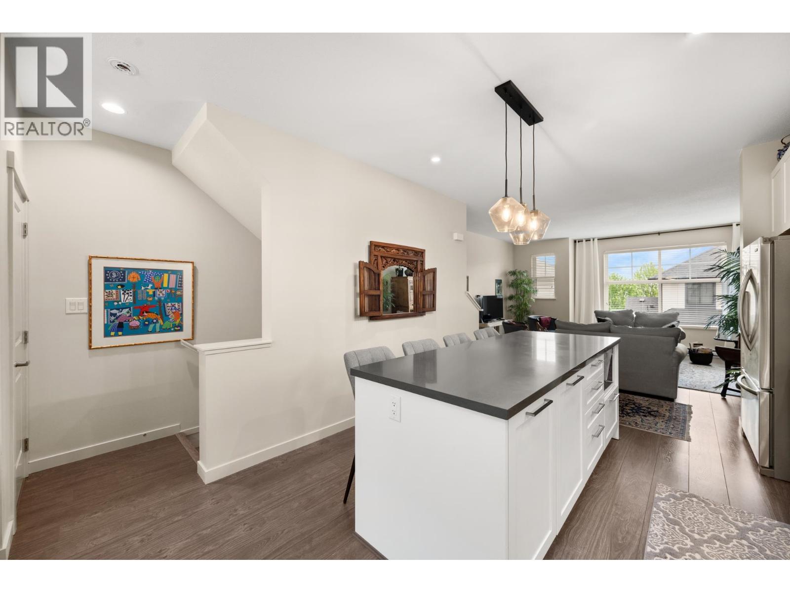 Photo 7 of 18 3461 Princeton Avenue, Coquitlam BC