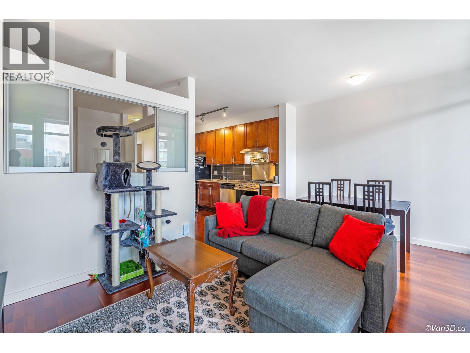 Photo 3 of 306 2055 Yukon Street, Vancouver BC