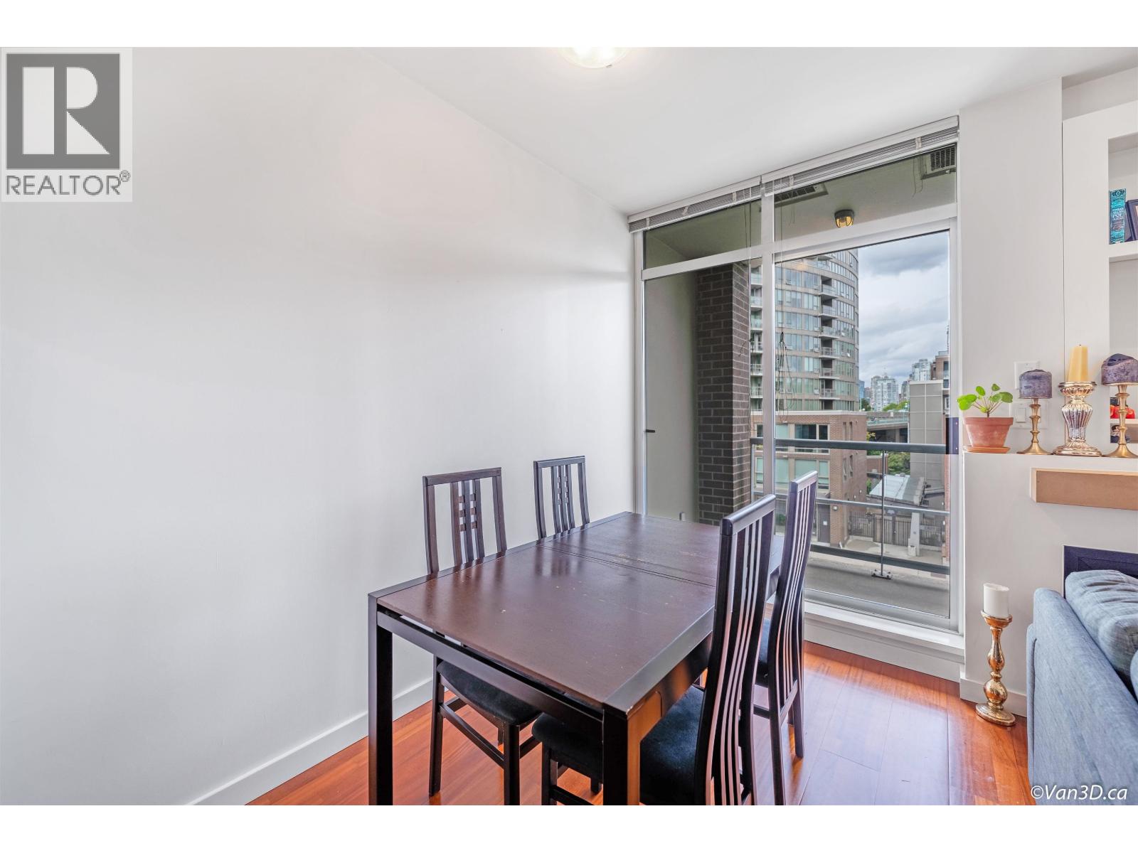 Photo 4 of 306 2055 Yukon Street, Vancouver BC